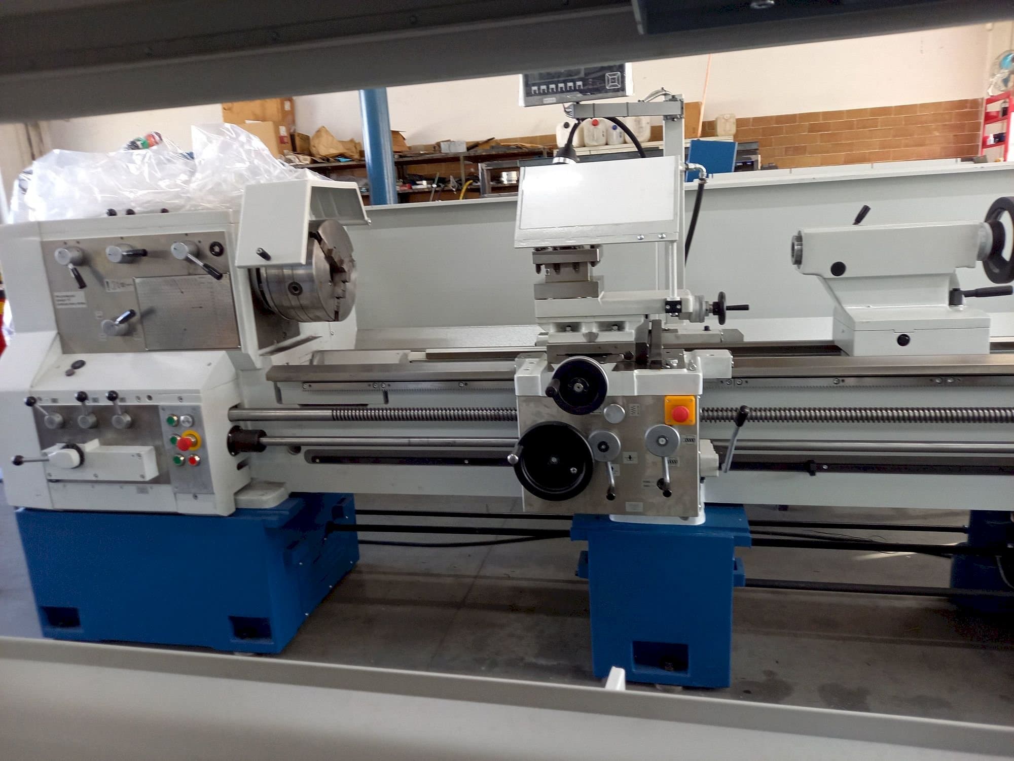 Vooraanzicht van TUJ 50M x2000 machine