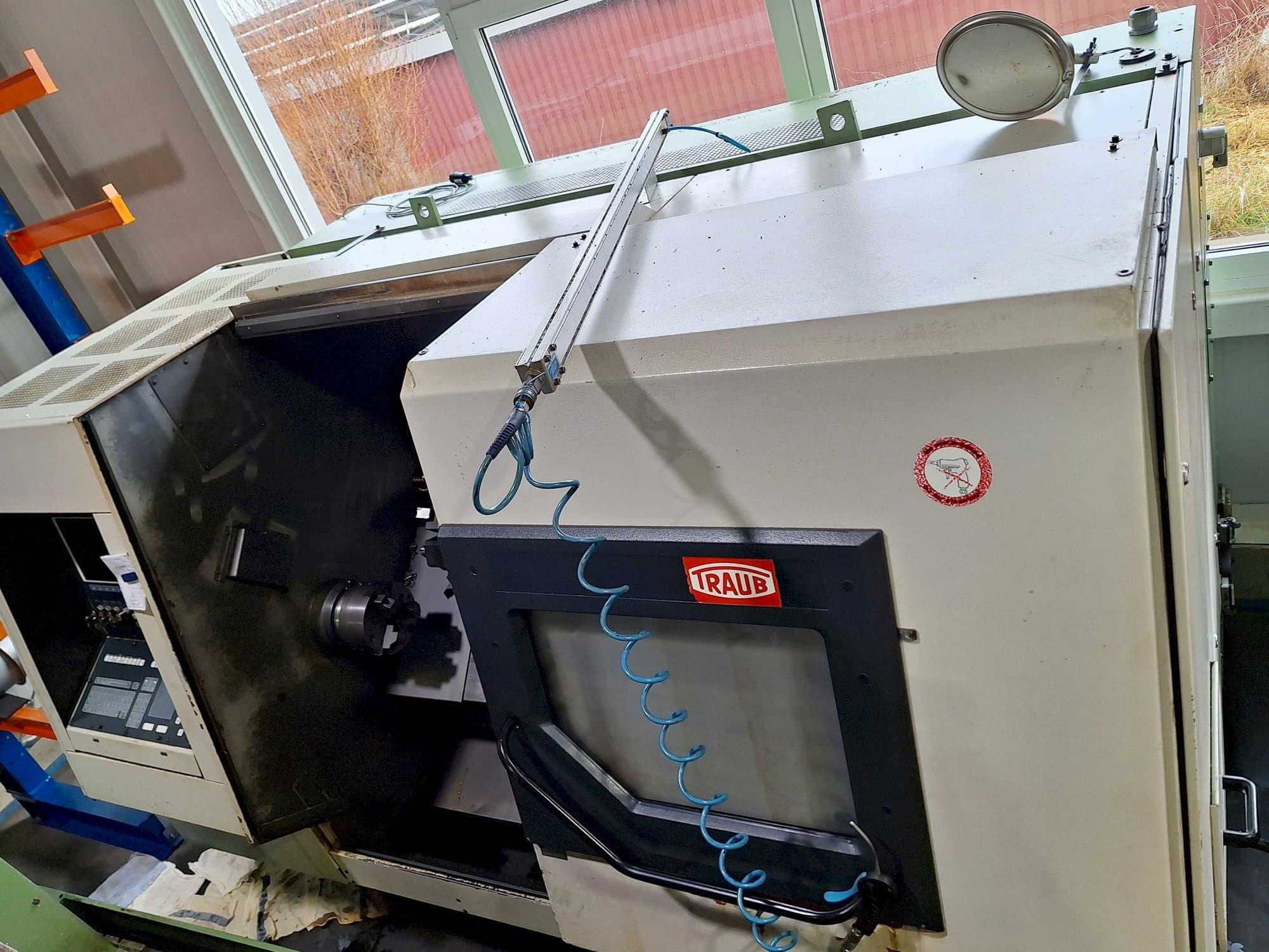 Vooraanzicht van TRAUB TND 400 machine