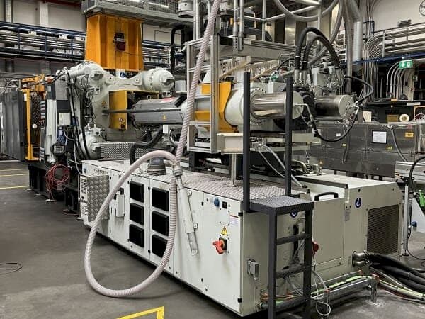 Vooraanzicht van Engel DUO 4550/650 machine