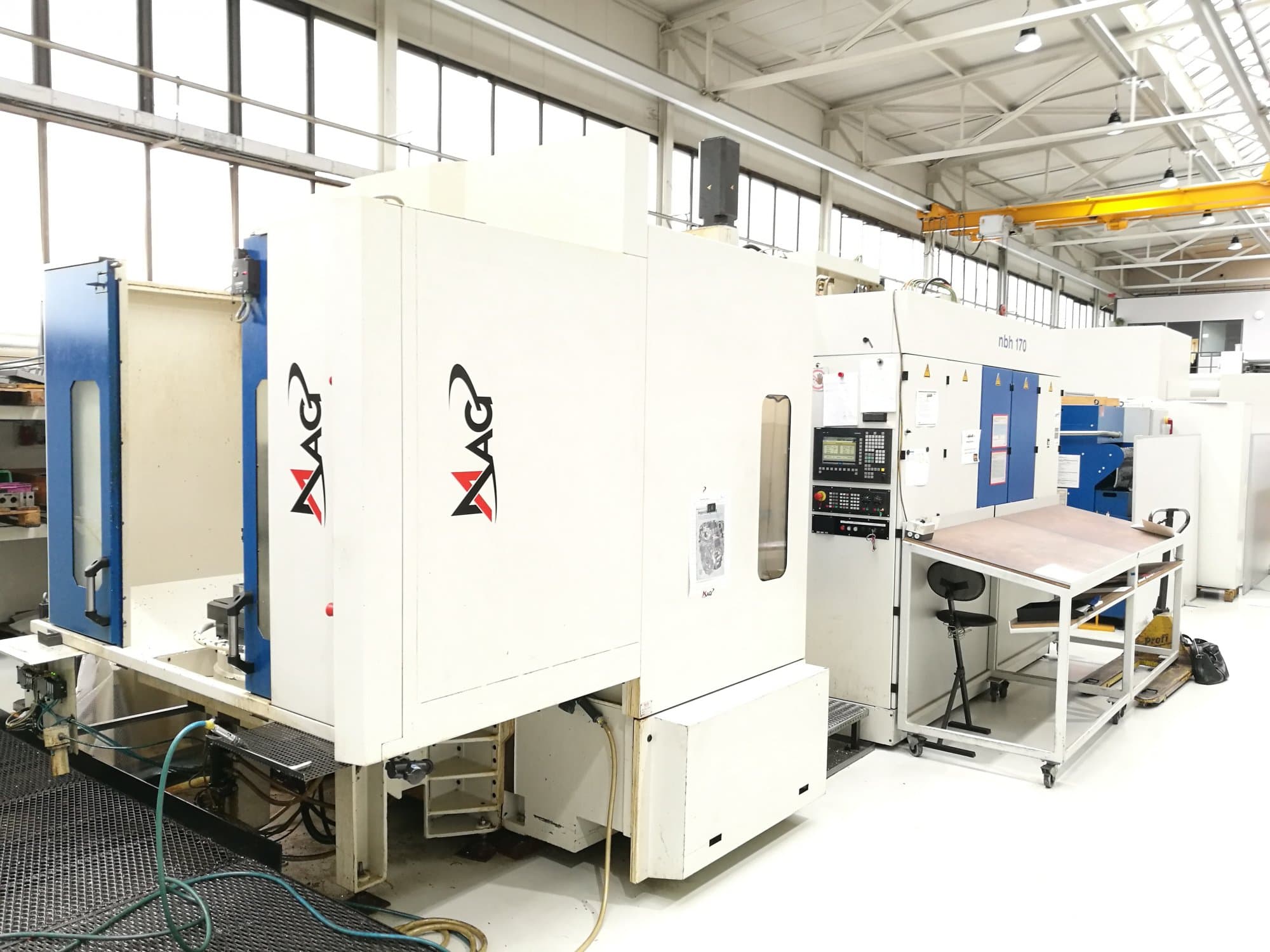 Links zicht van Hueller Hille NBH 170 machine