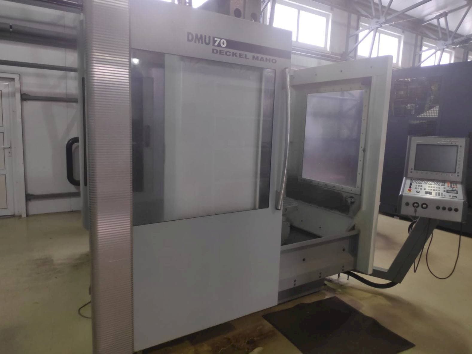 Vooraanzicht van DECKEL MAHO DMU 70 machine