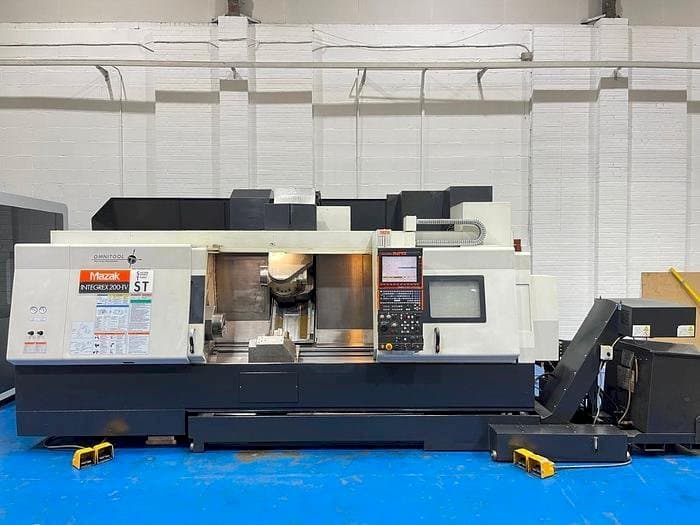 Vooraanzicht van Mazak Integrex 200IV ST machine