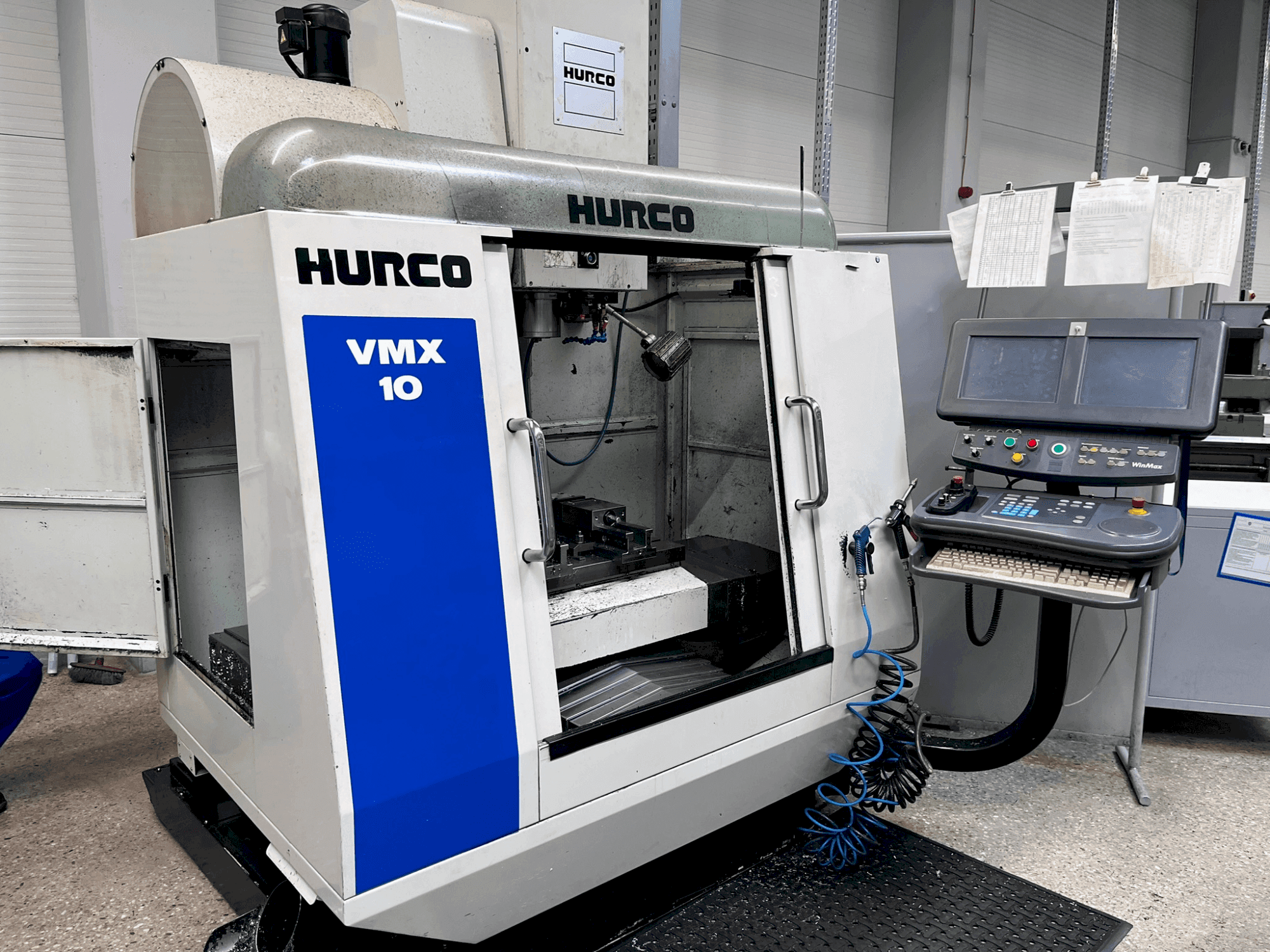 Vooraanzicht van Hurco VMX 10 machine