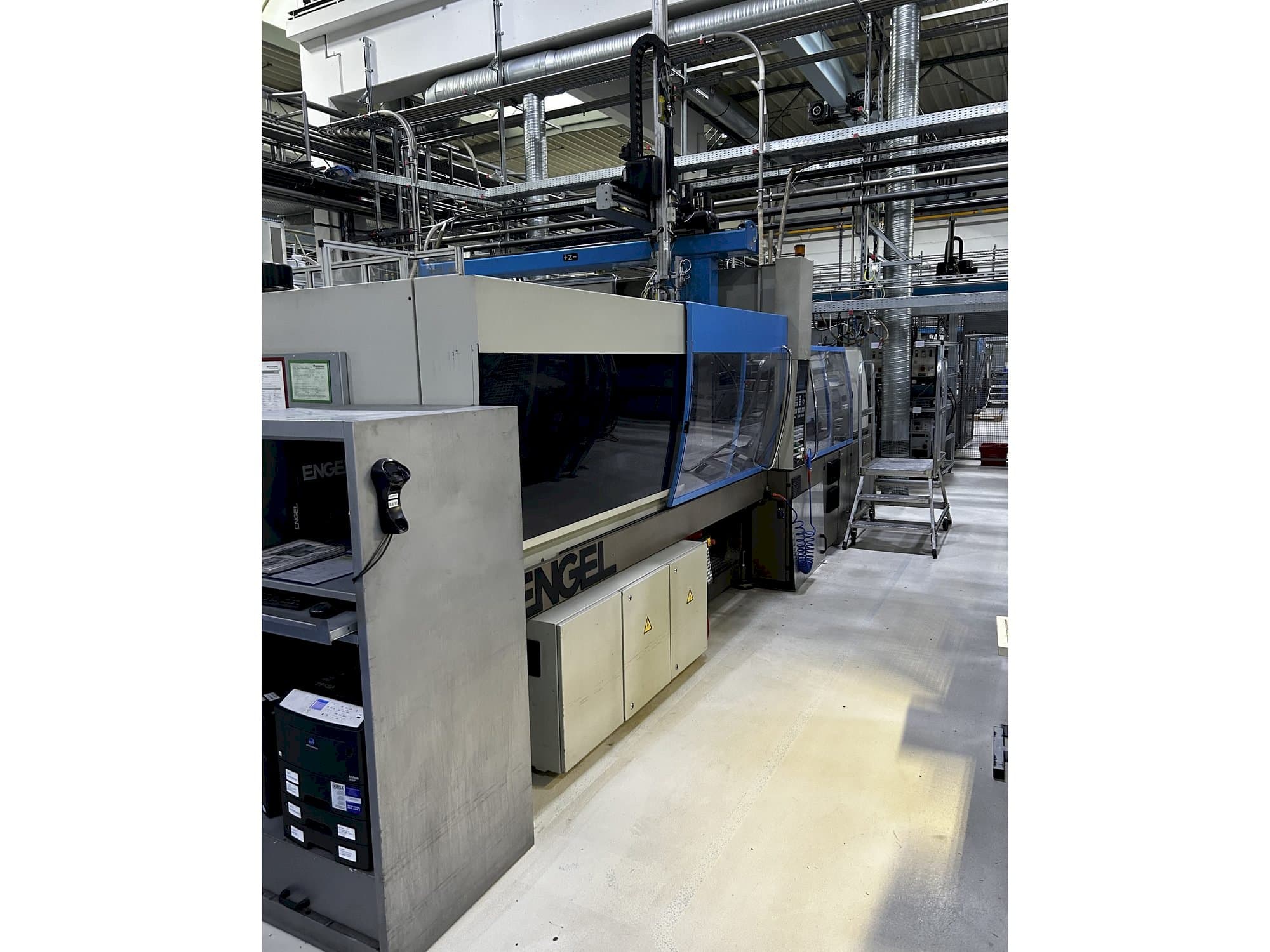 Linkerzijdeaanzicht van Engel VICTORY 1050/220 machine