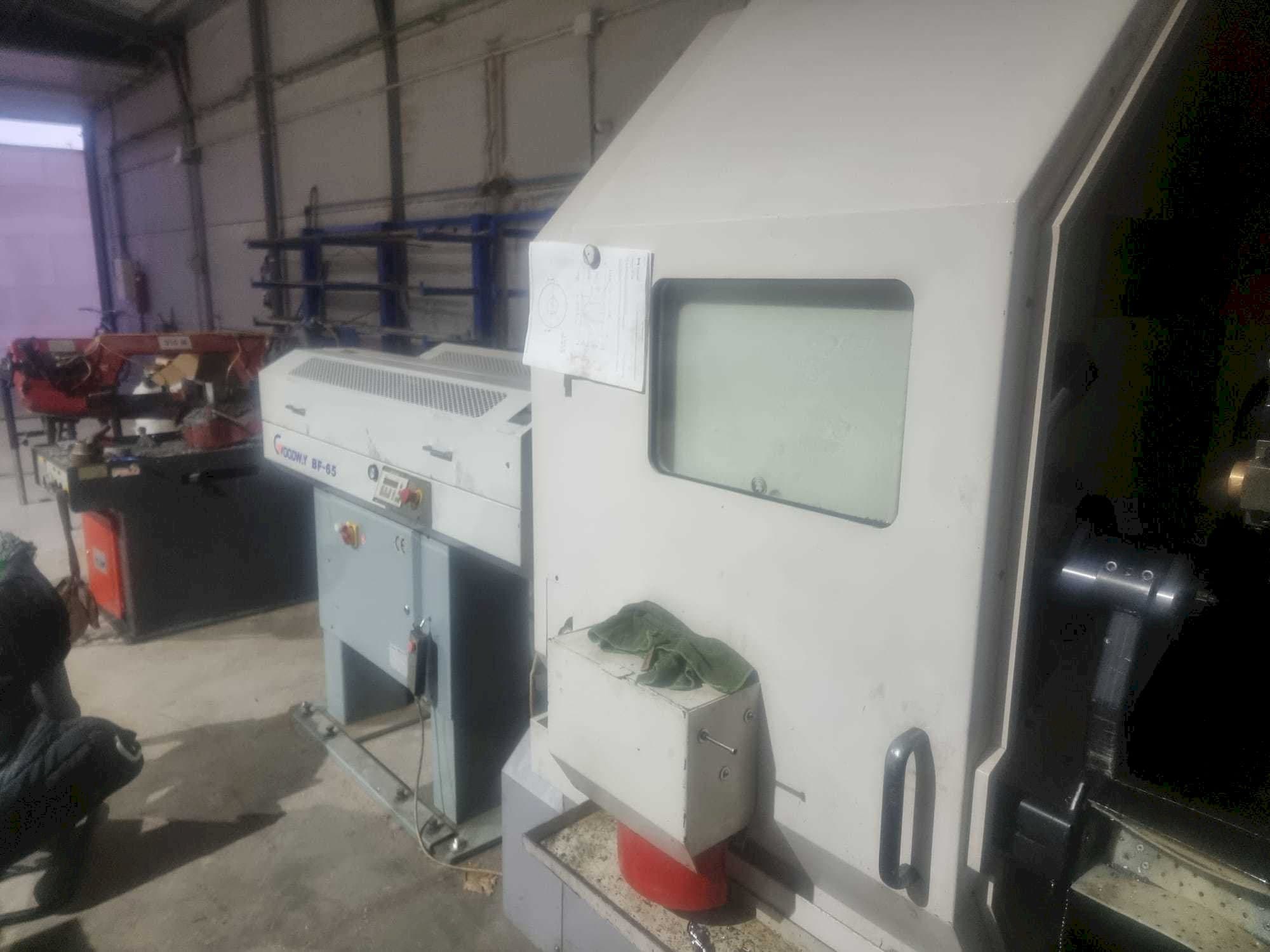 Rechts zijaanzicht van Goodway MSY 280 machine