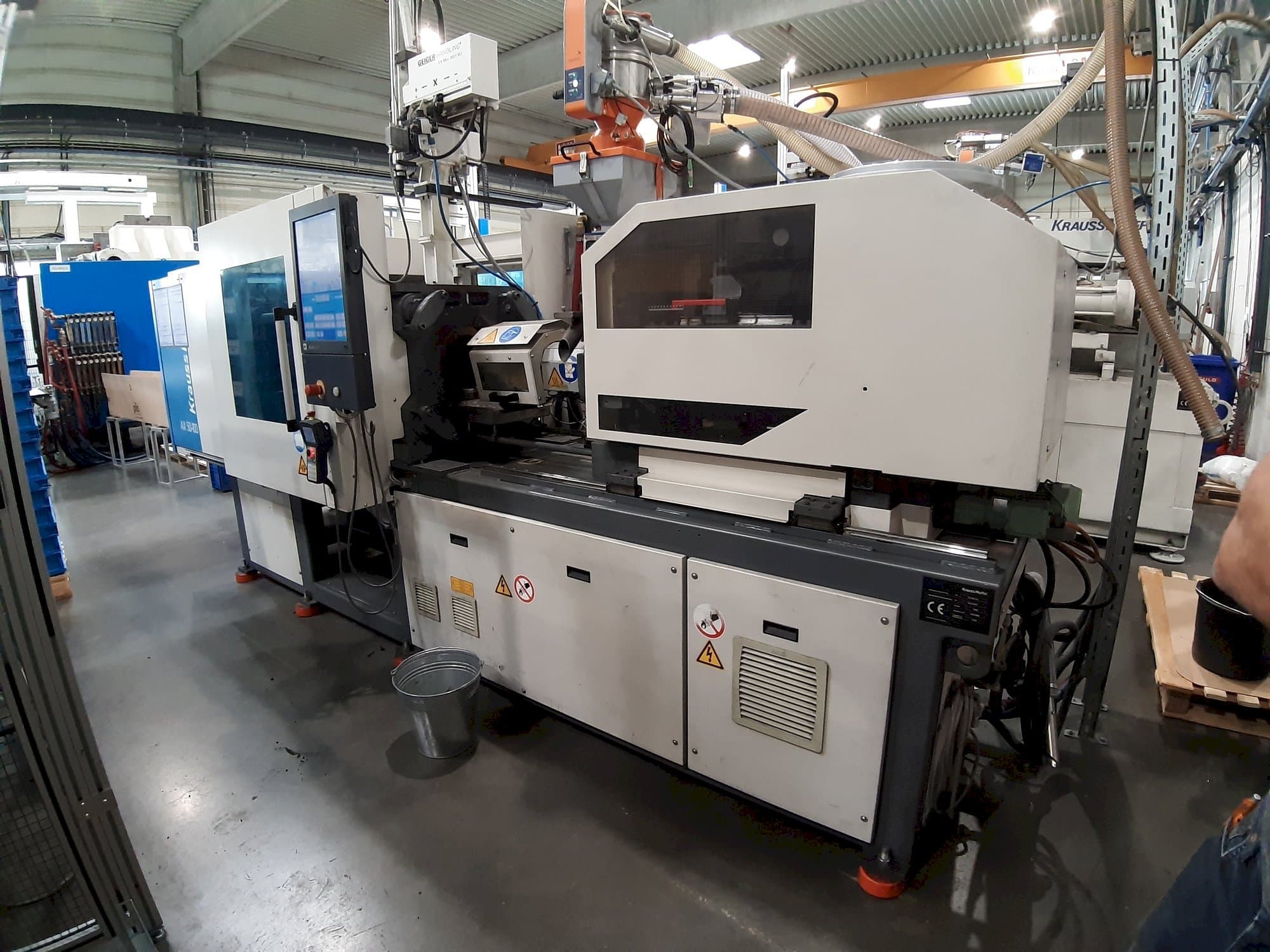 Vooraanzicht van Krauss Maffei 50 - 100 AX machine