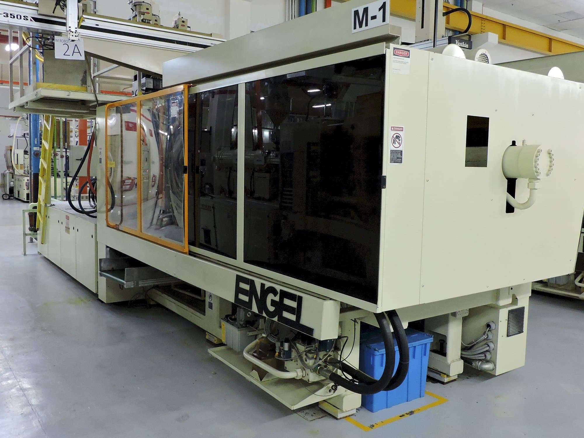 Recht aanzicht van ENGEL ES 1300 /450 machine