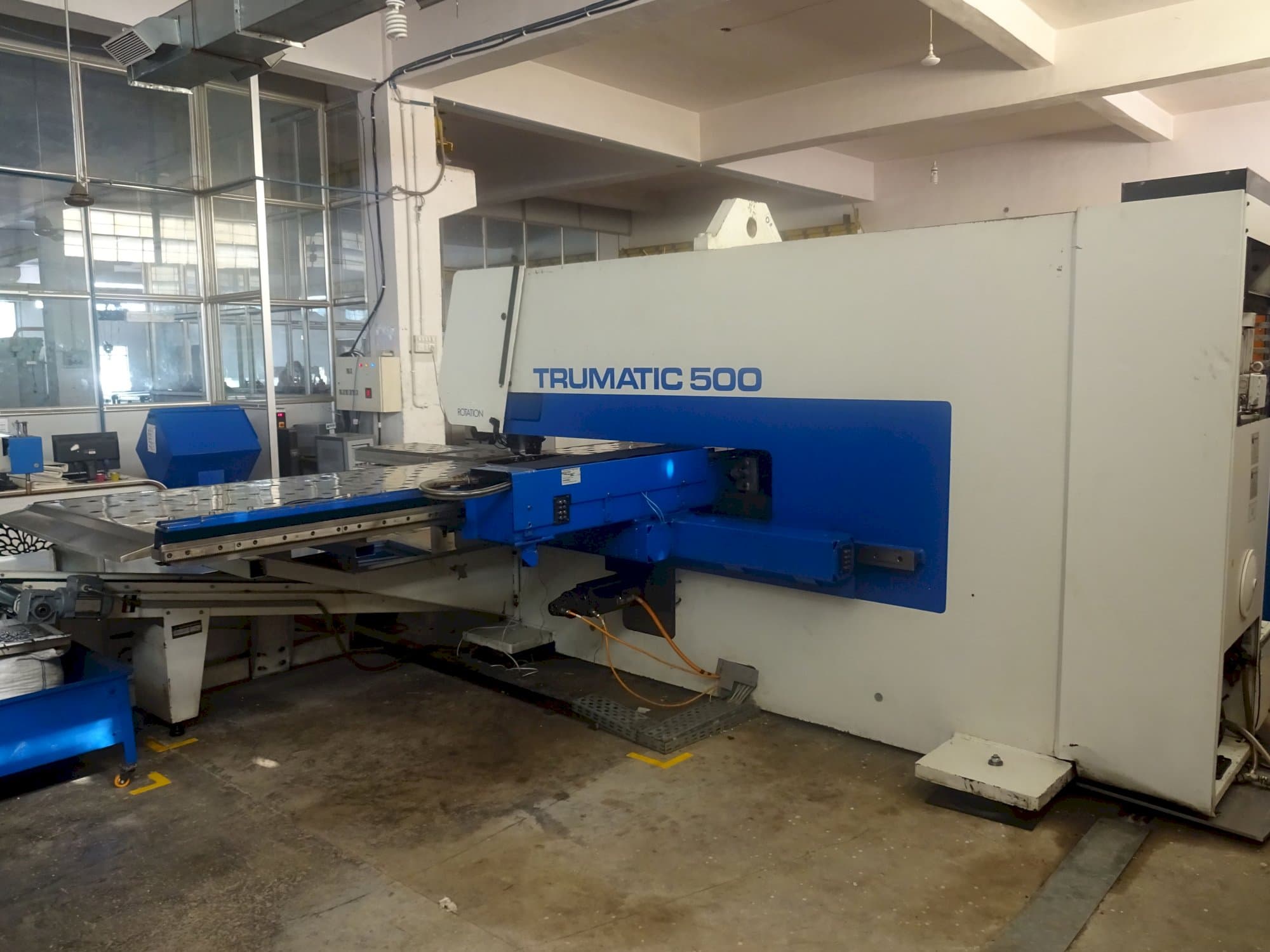 Rechts zijaanzicht  van Trumpf Trumatic 500 R machine