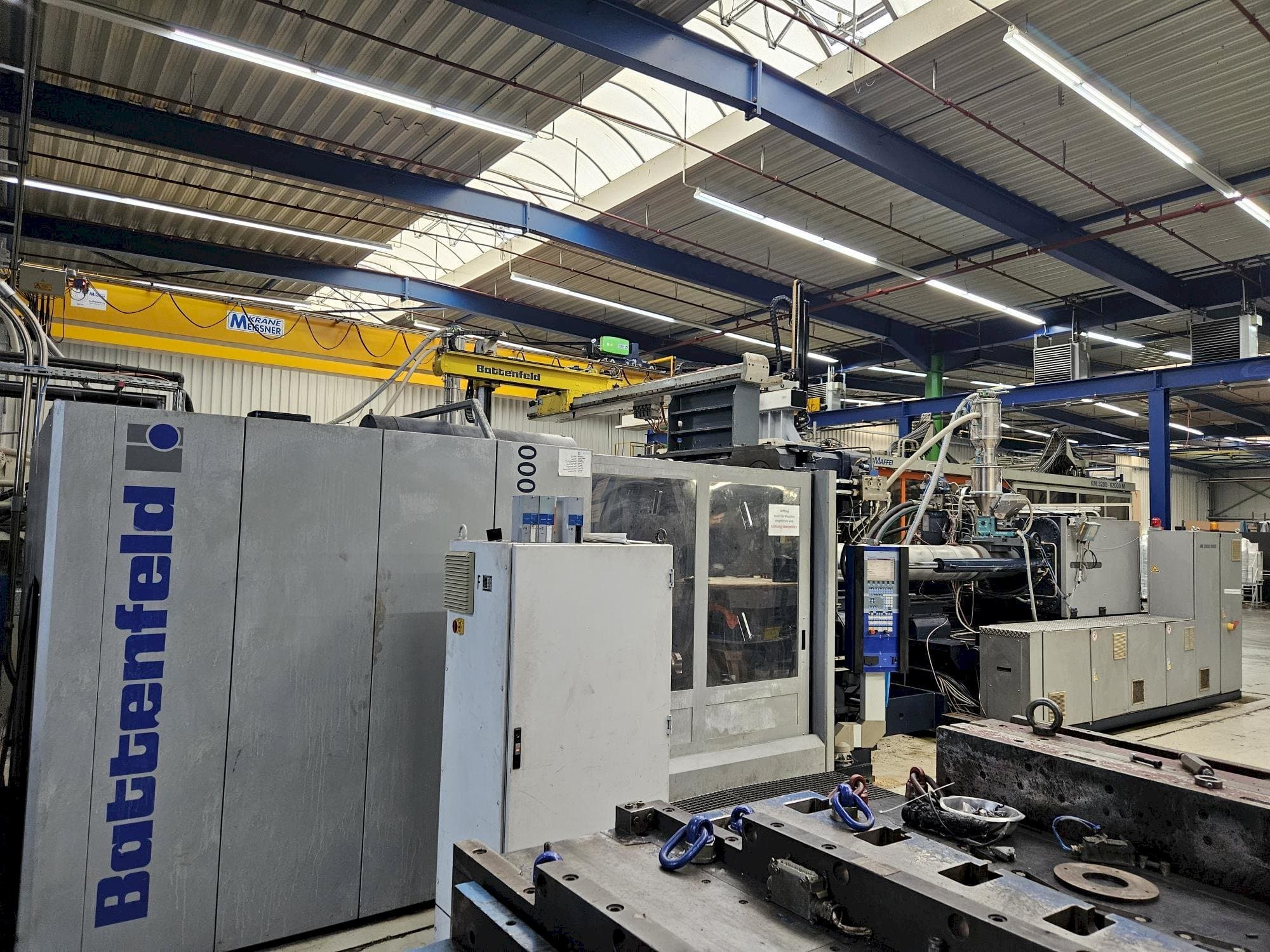Vooraanzicht van Battenfeld HM 10000 machine