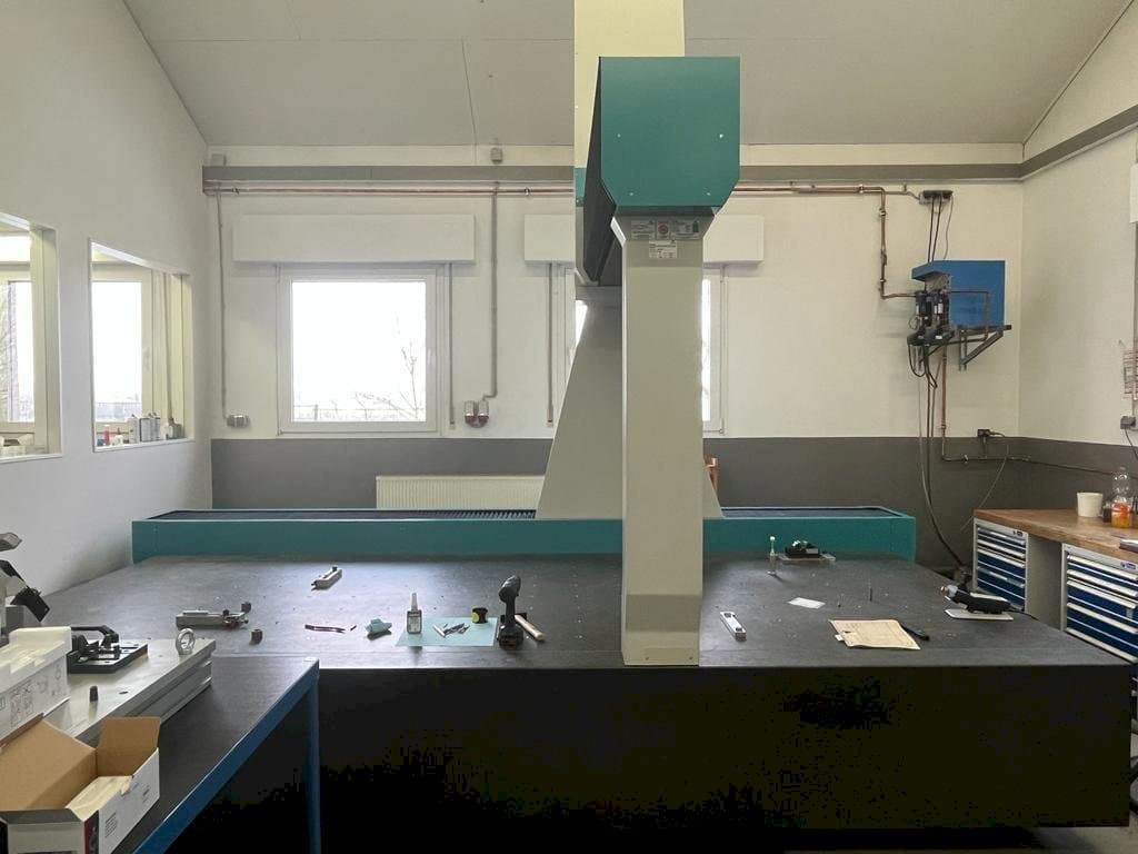 Vooraanzicht  van Wenzel LH 1512  machine