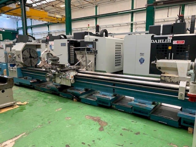 Vooraanzicht van Poreba TPK 80x5000 machine