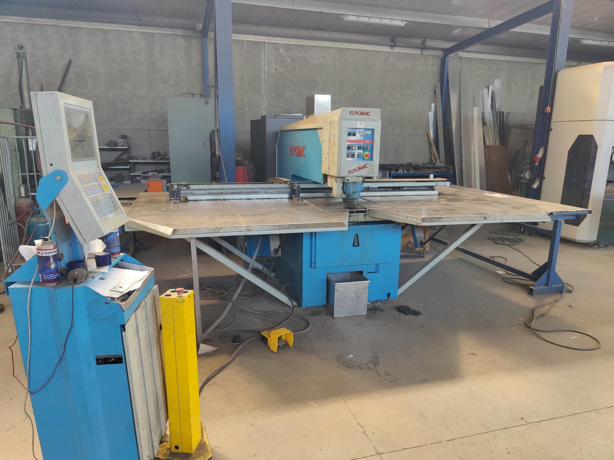 Vooraanzicht van Euromac Z/1250/30 machine