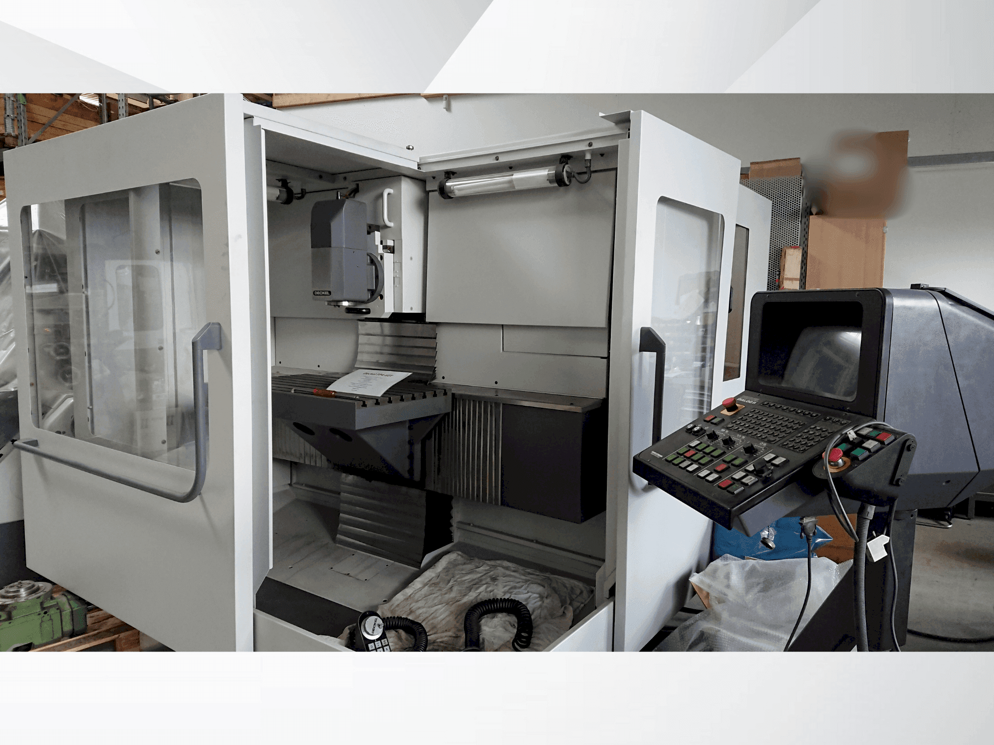 Vooraanzicht van DECKEL FP4-60T machine