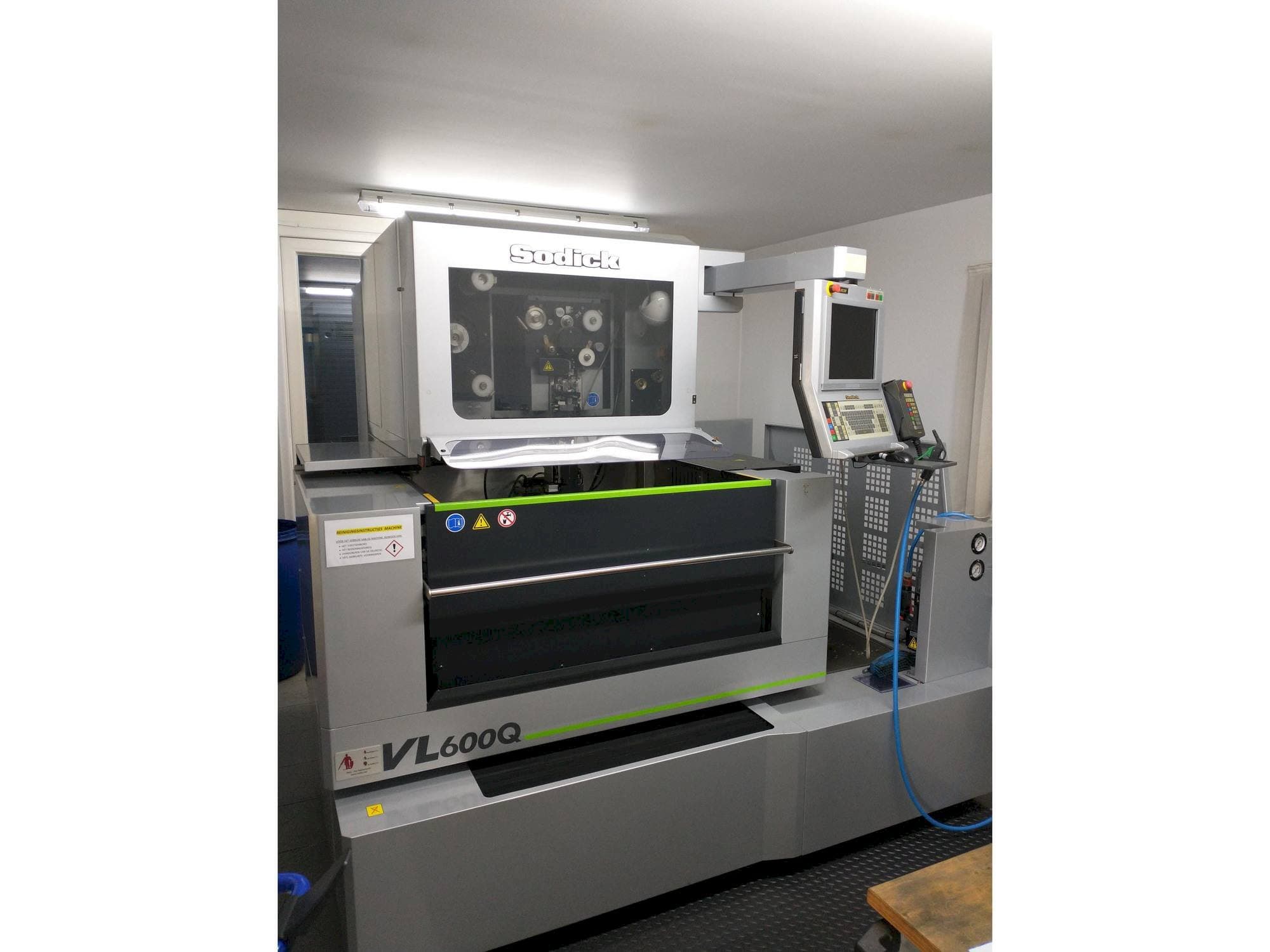 Vooraanzicht van Sodick VL600Q machine