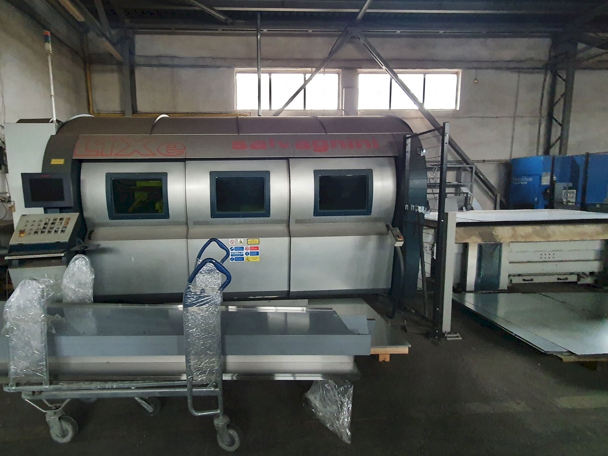 Vooraanzicht  van Salvagnini L1X  machine