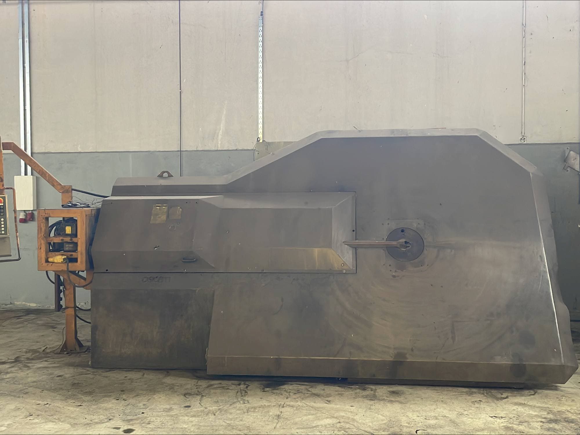 Vooraanzicht van OSCAM MULTIBEND 16 machine