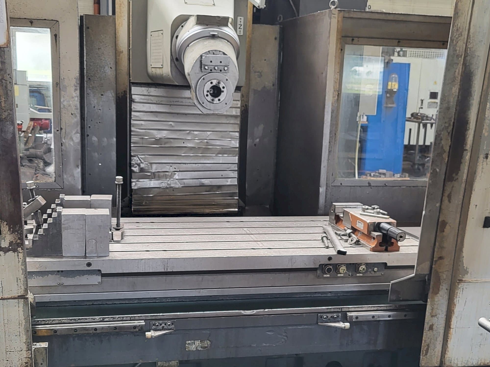 Vooraanzicht van ANAYAK PERFORMER 2000 machine