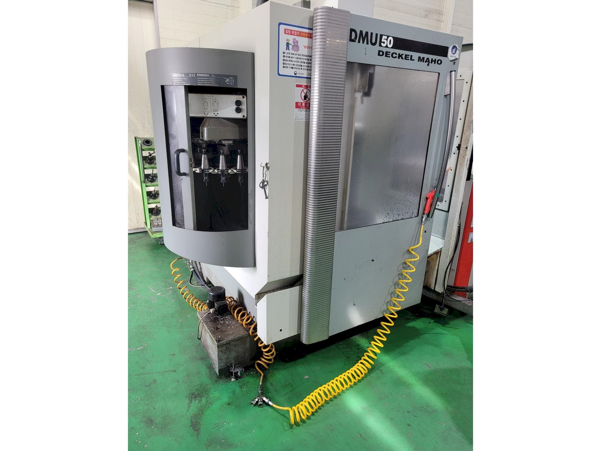 Vooraanzicht van DECKEL MAHO DMU 50 machine