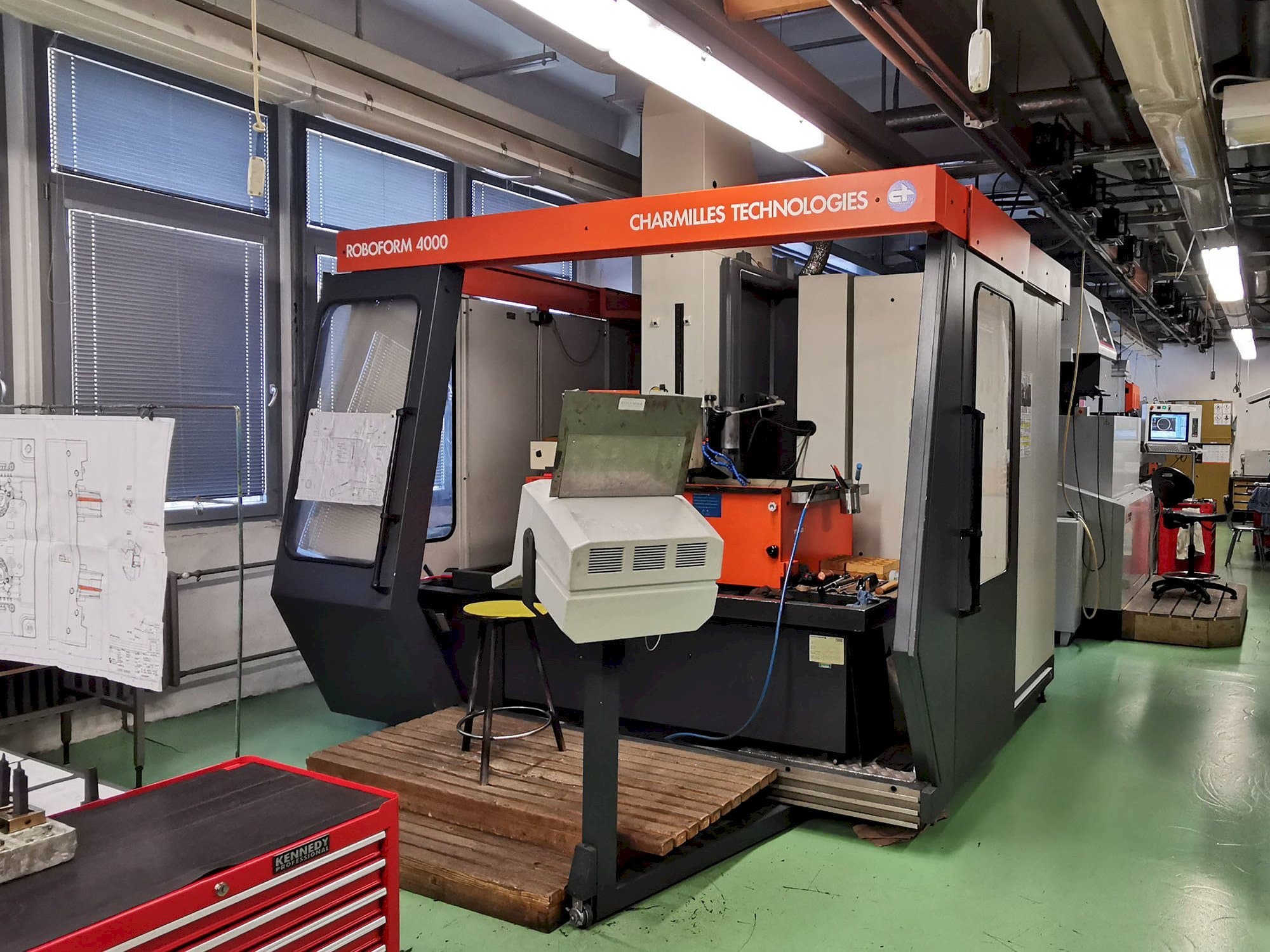 Vooraanzicht van CHARMILLES Roboform 4000 machine