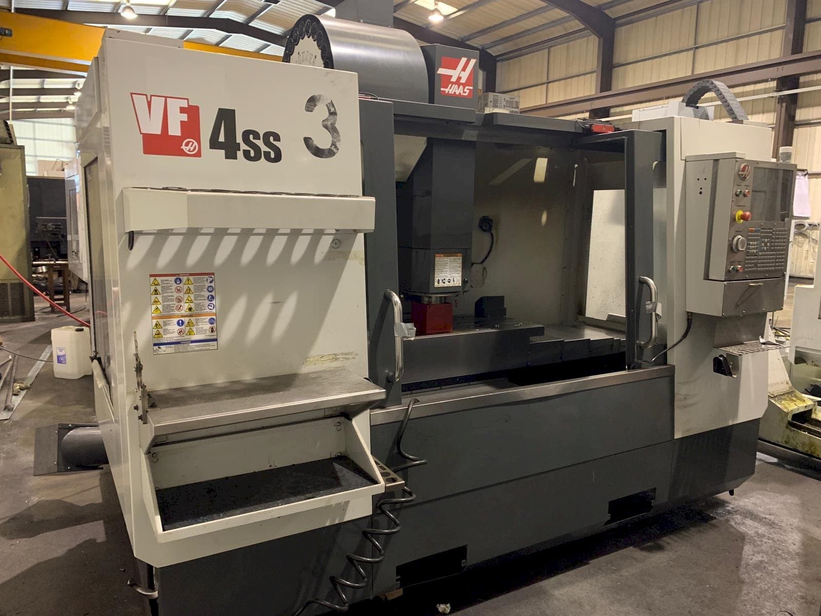 Vooraanzicht van HAAS VF-4SS machine