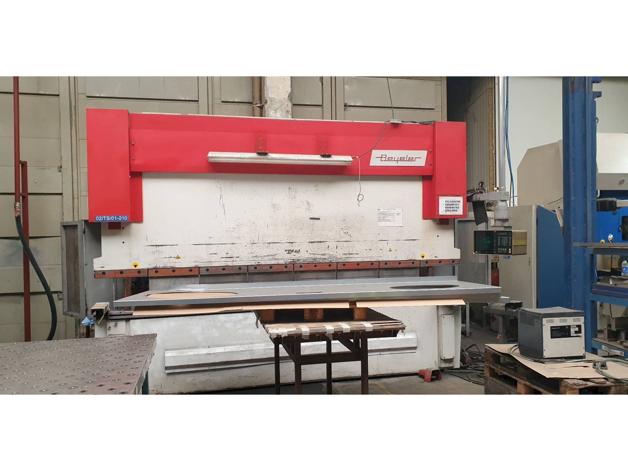 Vooraanzicht van BEYELER RT 250x4100 machine