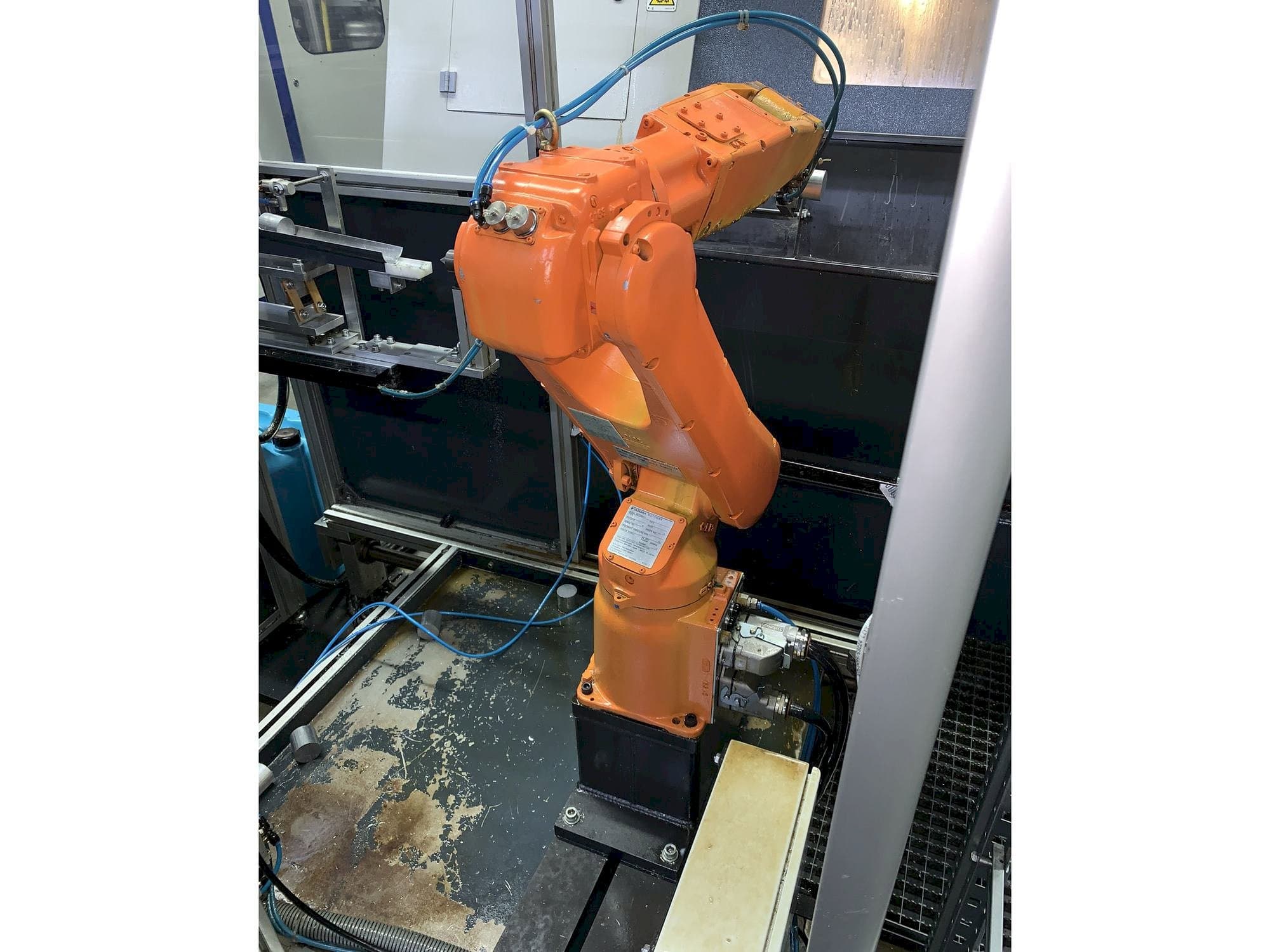 Vooraanzicht van Yaskawa Motoman YR-MH005LS-A12 machine