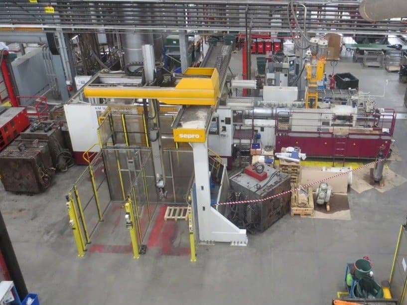 Vooraanzicht van Krauss Maffei KM 1600 MC SP 14700 machine