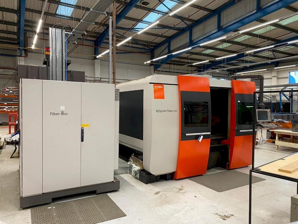 Vooraanzicht van Bystronic BySprint Fiber 3015 machine