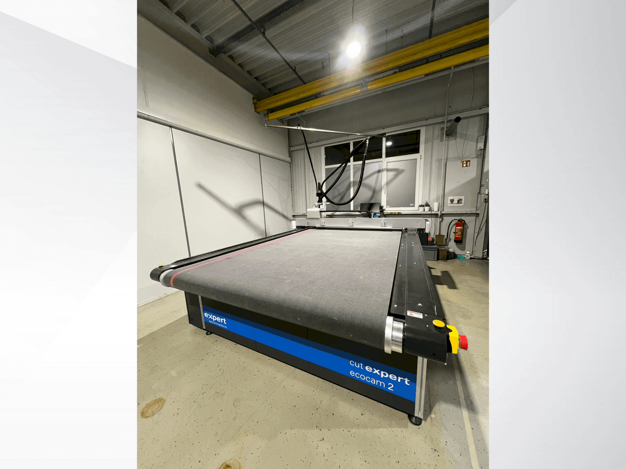 Vooraanzicht van EXPERT cut Expert ecocam 2 machine