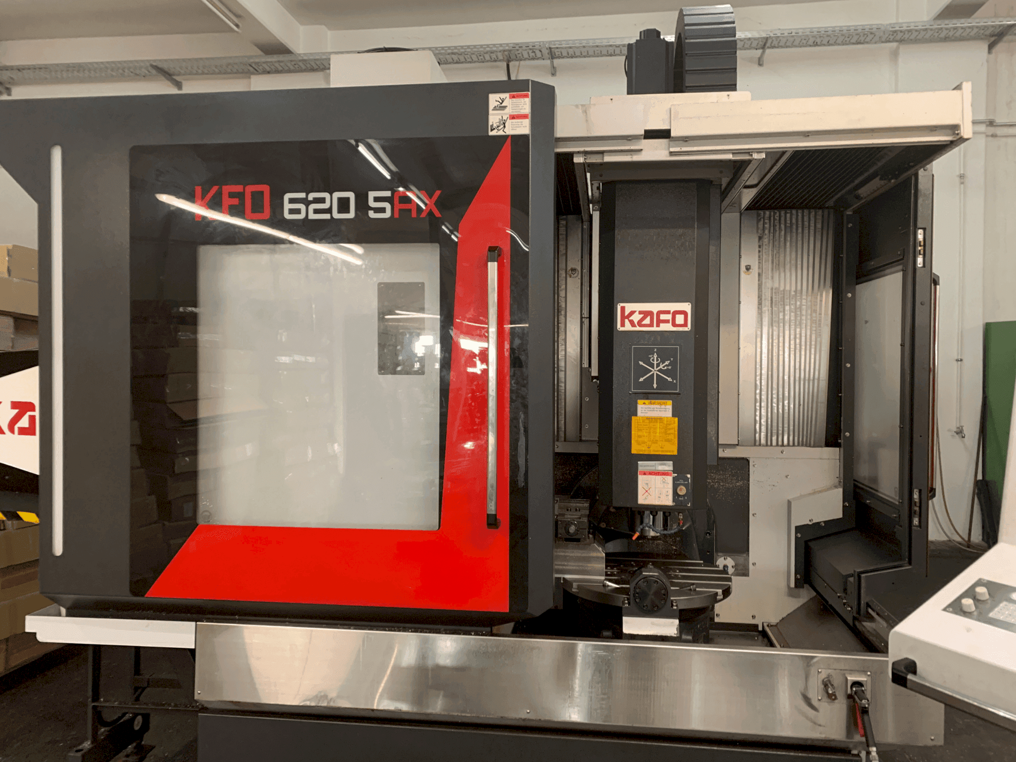 Vooraanzicht van KAFO KFO 620 5AX machine