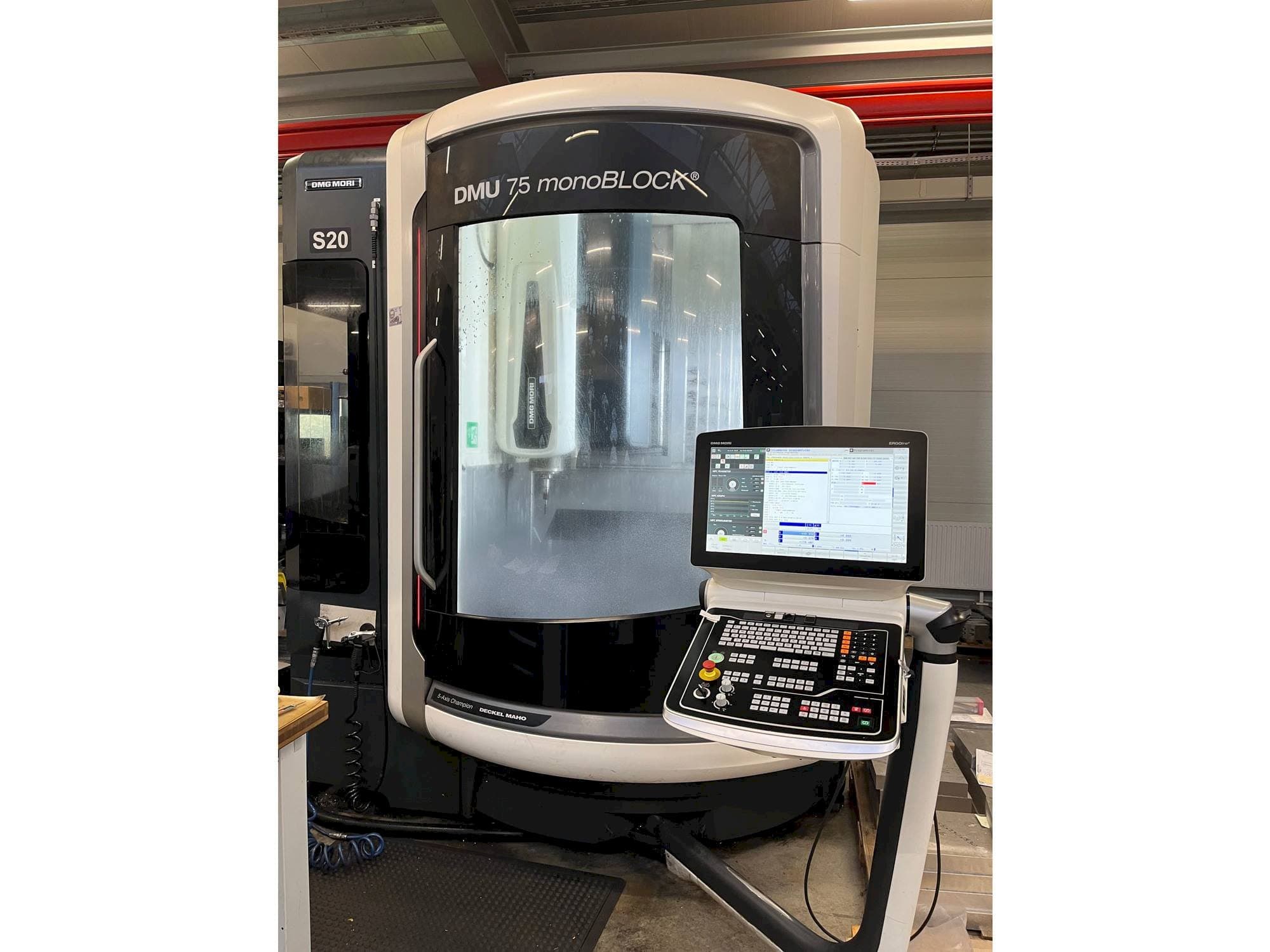 Vooraanzicht van DMG MORI DMU 75 monoBLOCK machine