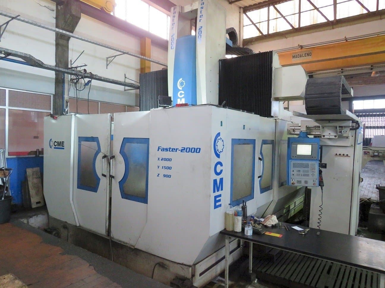 Vooraanzicht van CME Faster 2000 machine
