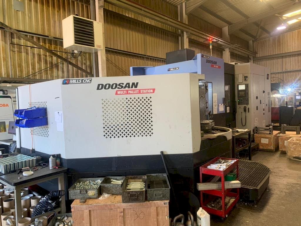 Vooraanzicht van Doosan HP 6300 machine