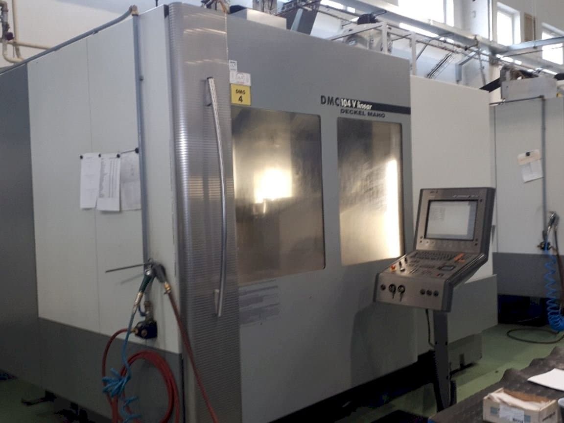Vooraanzicht van DECKEL MAHO DMC 104 linear machine