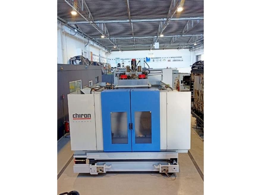 Vooraanzicht van CHIRON DZ24 WM HS machine