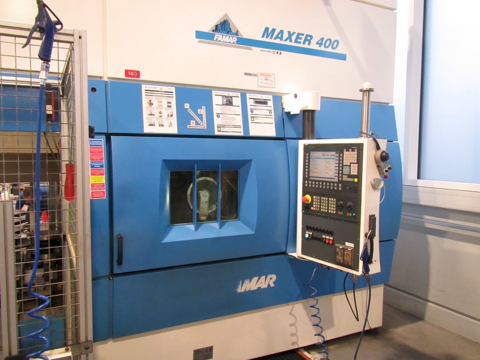 Vooraanzicht van Famar Maxer 400 machine