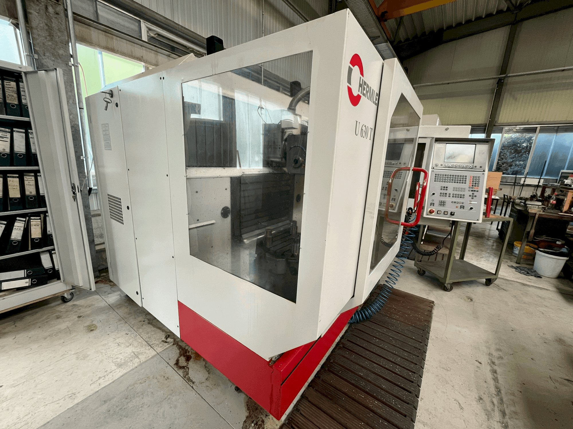 Vooraanzicht van HERMLE U 630 T machine