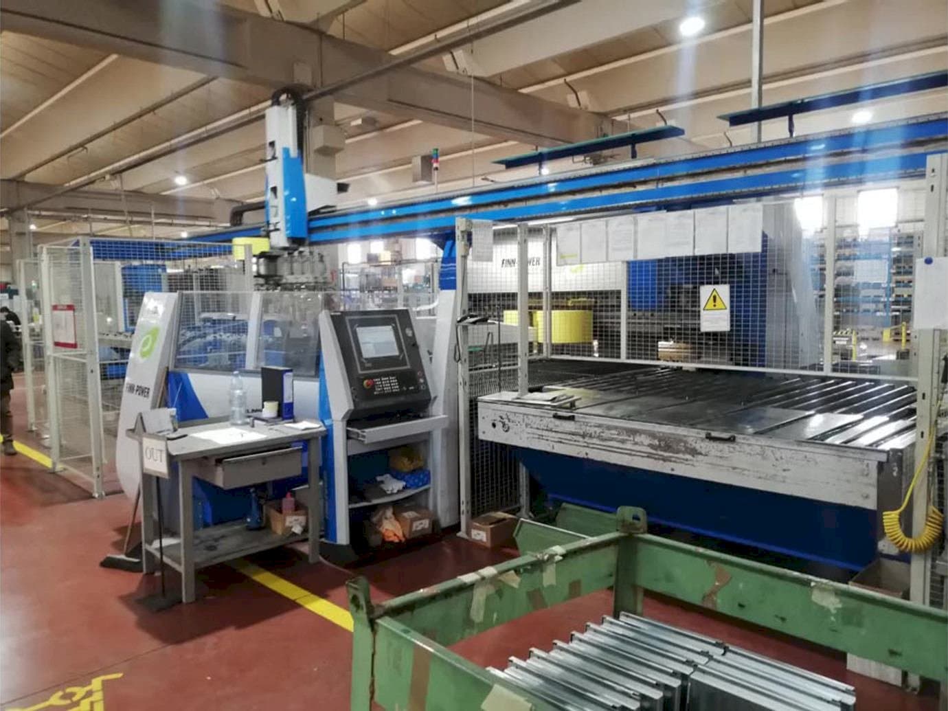 Vooraanzicht  van Finn-Power EBE5  machine