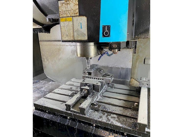 Vooraanzicht van Hurco VMX42i machine