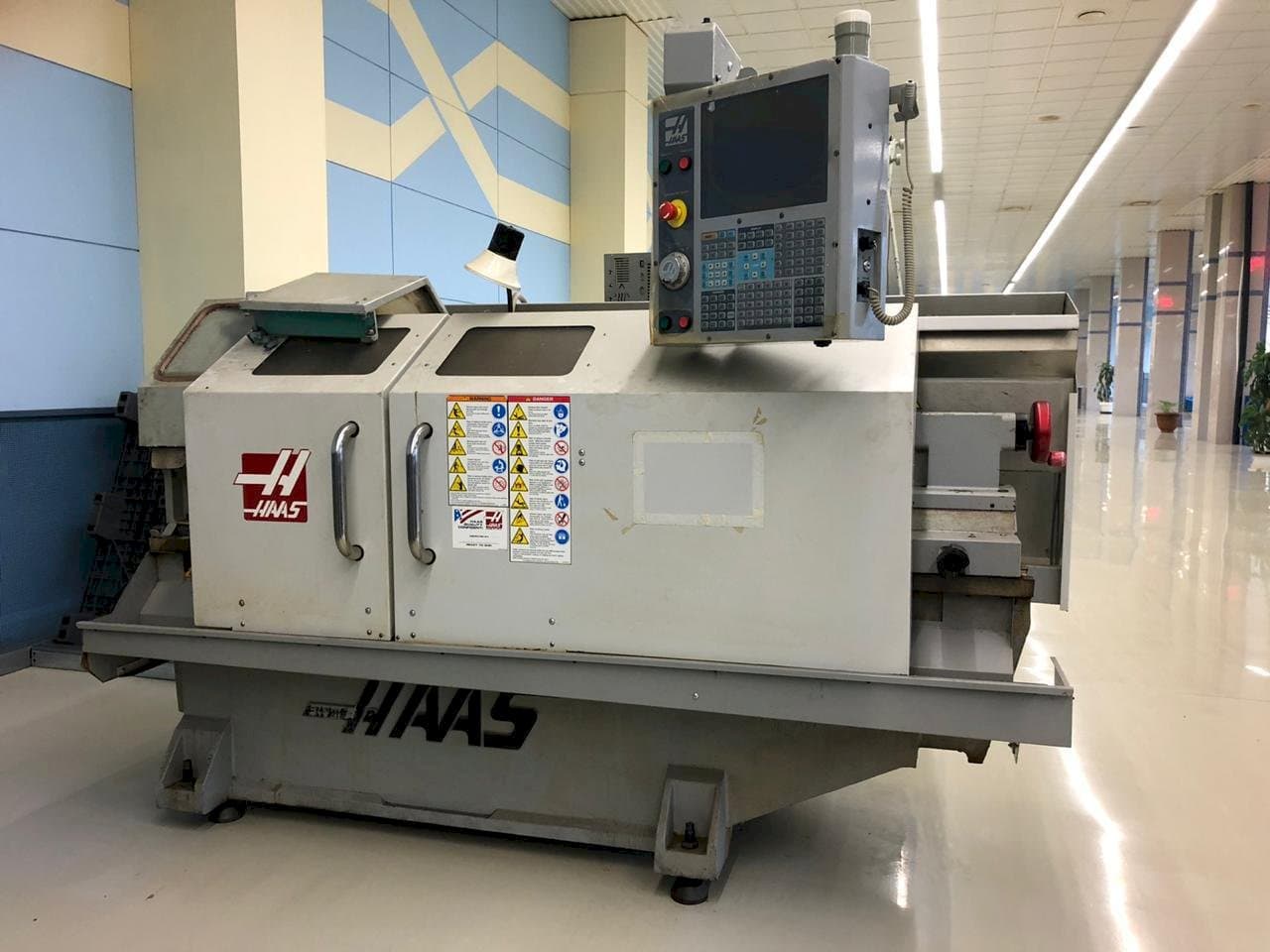 Vooraanzicht van HAAS TL-2HE machine
