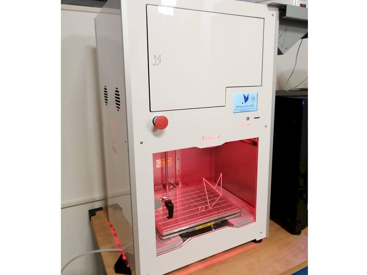 Vooraanzicht  van Roboze One Plus 400  machine