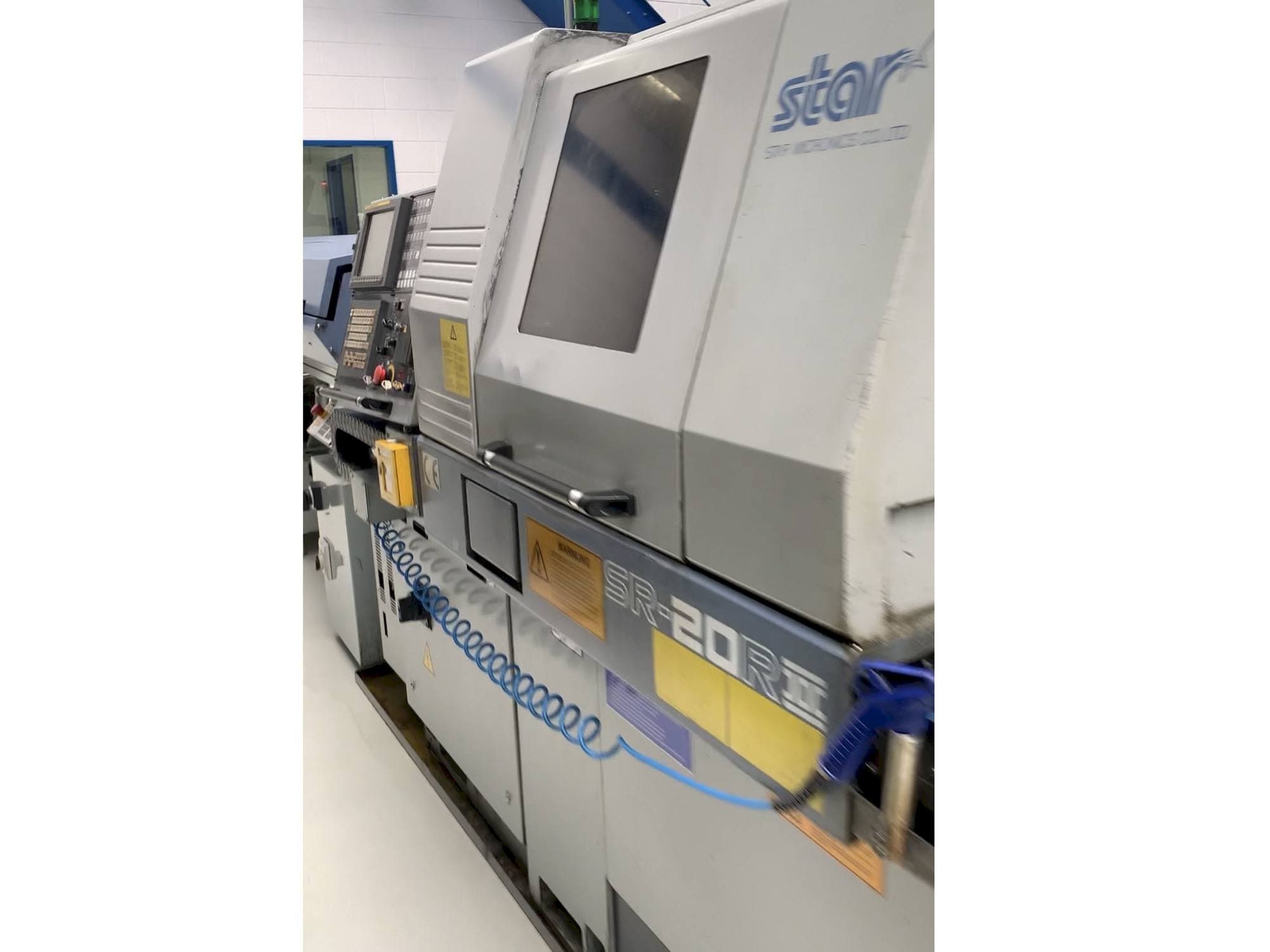 Vooraanzicht van Star SR-20R II machine