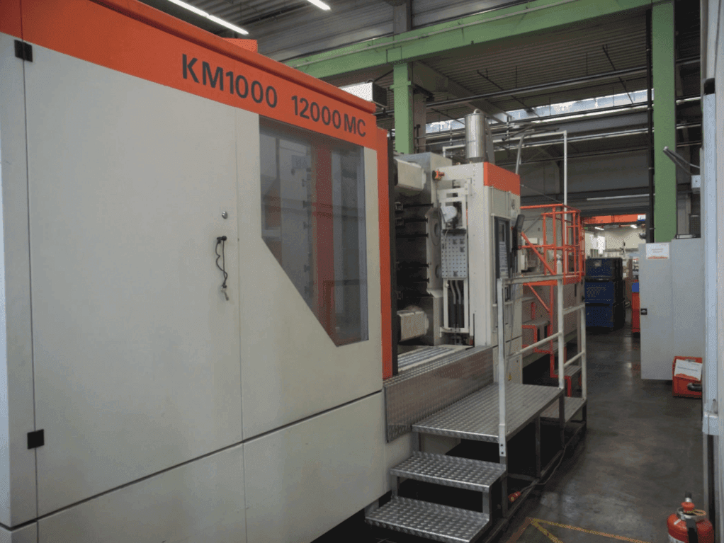 Vooraanzicht van Krauss Maffei 1000-12000 MC machine