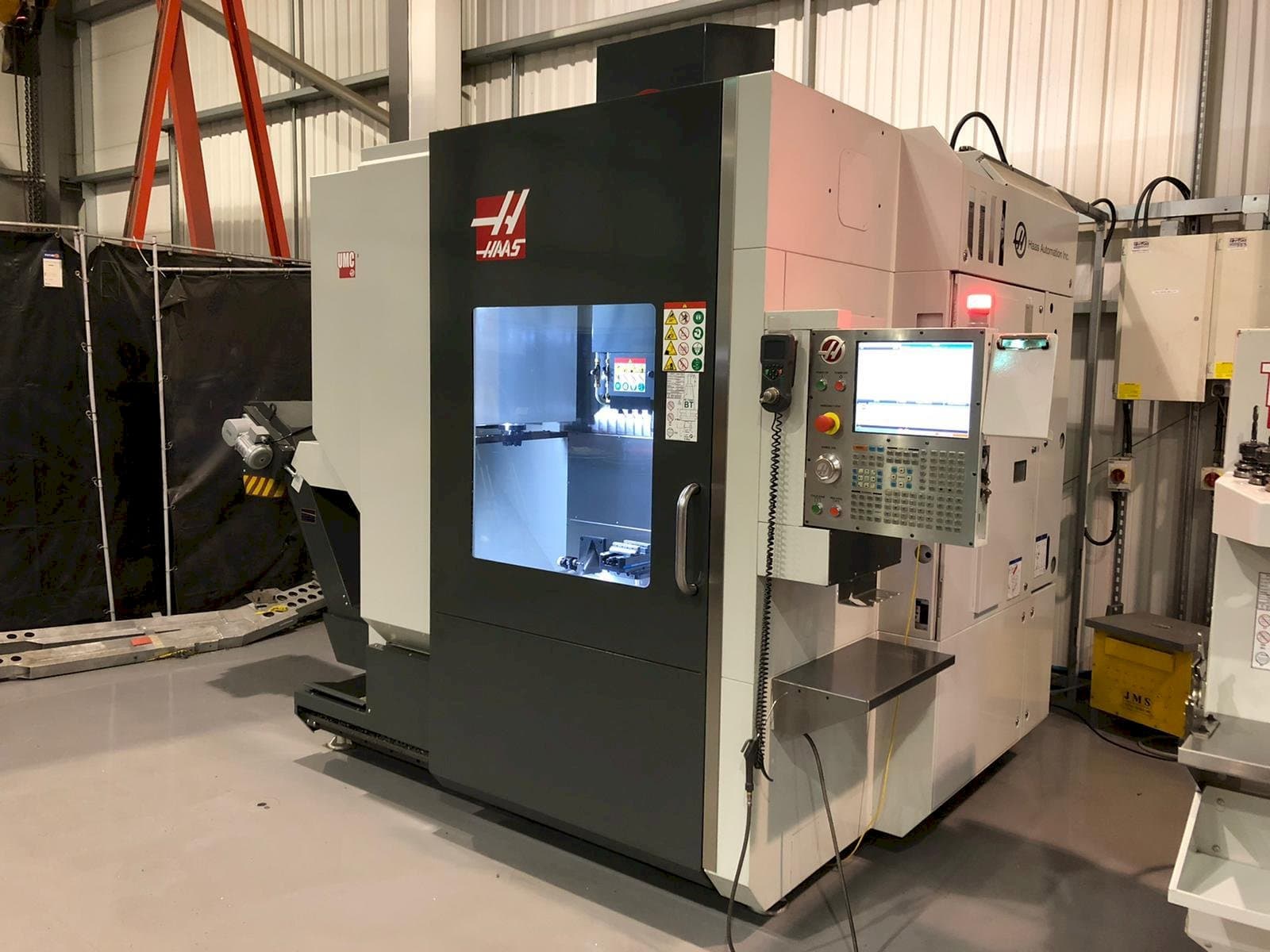Vooraanzicht van HAAS UMC - 750 machine