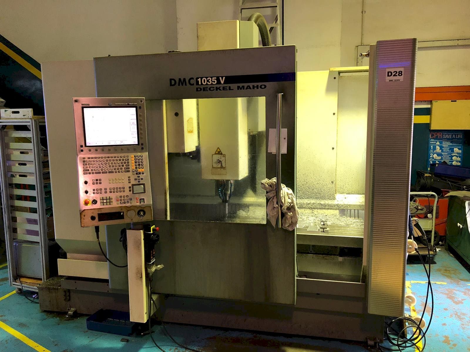 Vooraanzicht van DMG DMC 1035V machine