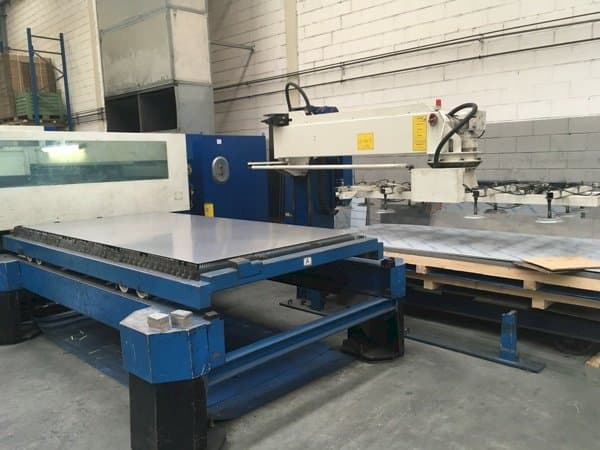Vooraanzicht van Trumpf Trumatic L3050 machine