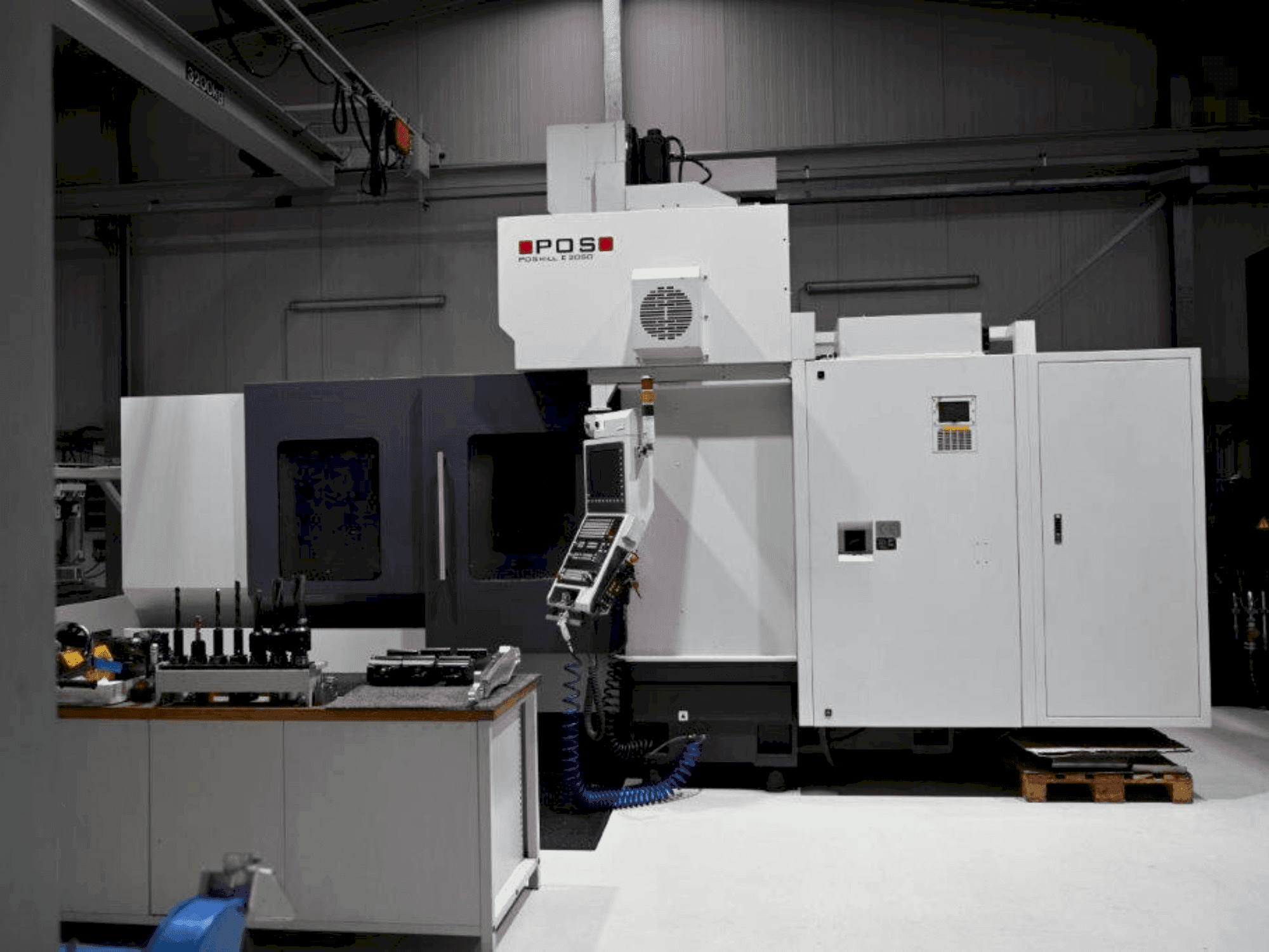 Vooraanzicht van POSmill E 2050 L HSCI machine