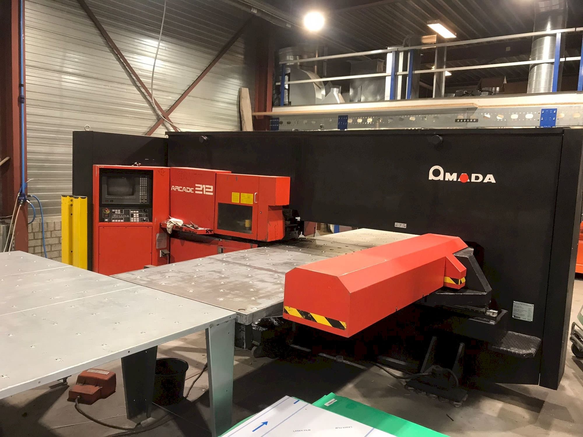 Vooraanzicht van AMADA Arcade 212 machine