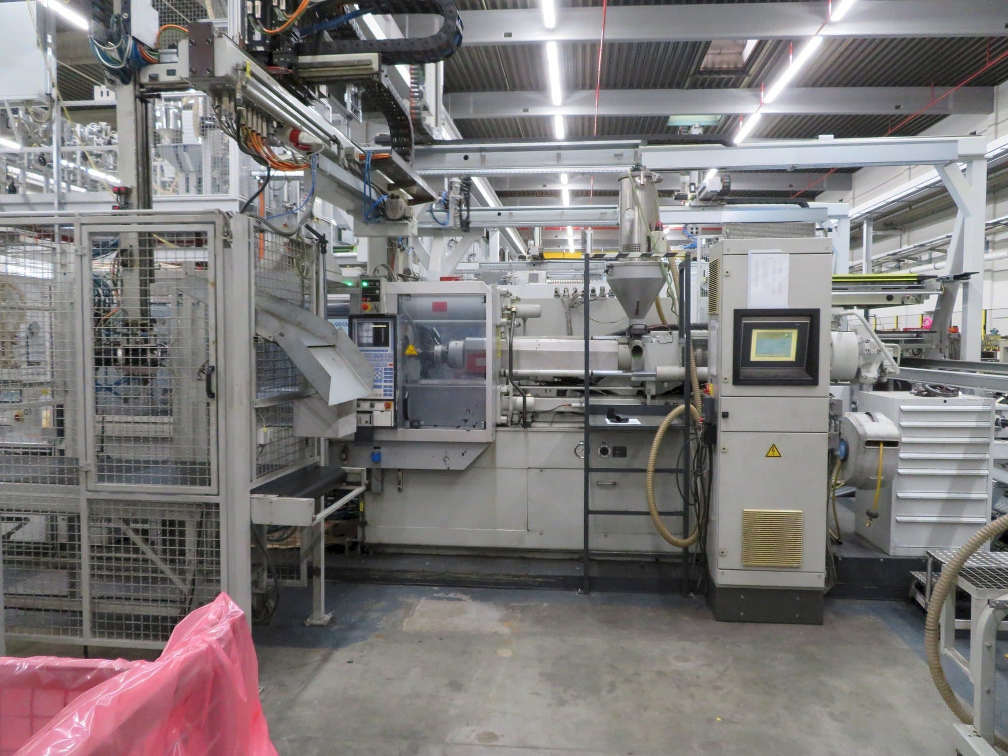 Vooraanzicht van Krauss Maffei 200-1400 C2 machine