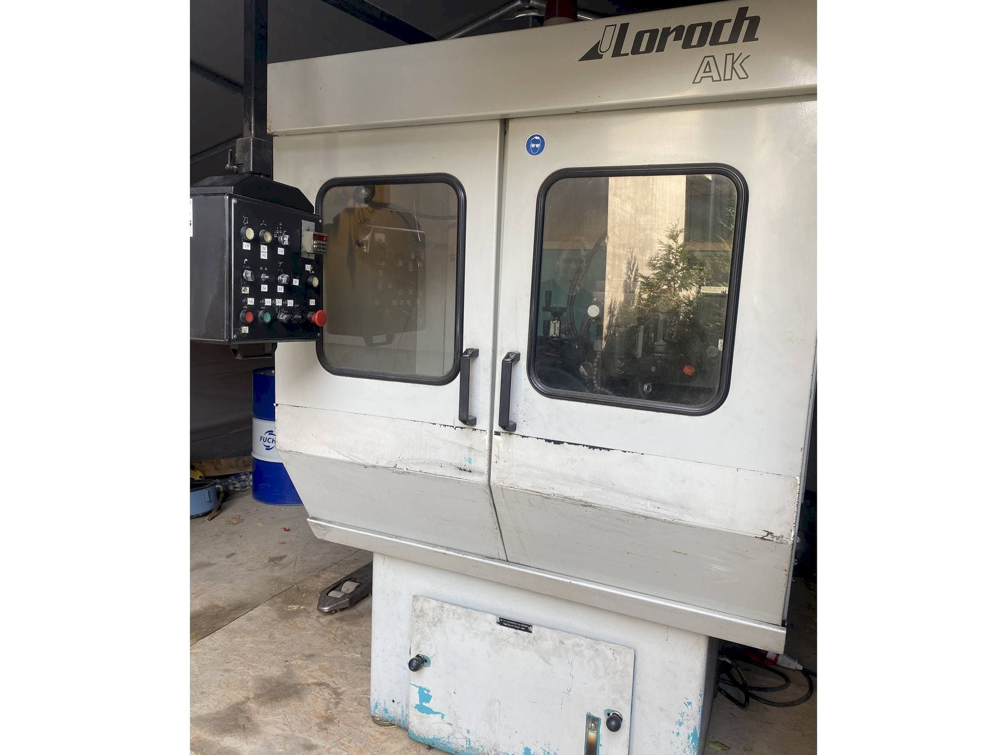 Vooraanzicht van Loroch AK machine